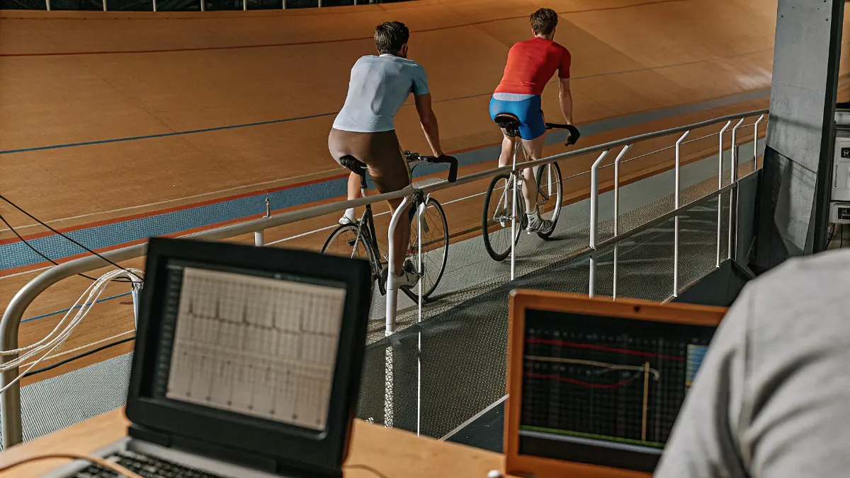 Ciclismo de rendimiento y análisis de probabilidades y métricas deportivas